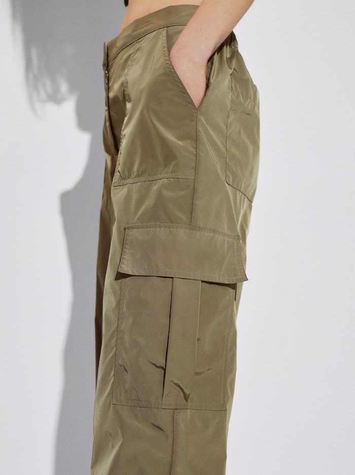 Parfois Online Exclusive - Parachute Nohavice Damske Zelene | Slovensko-OICB20596